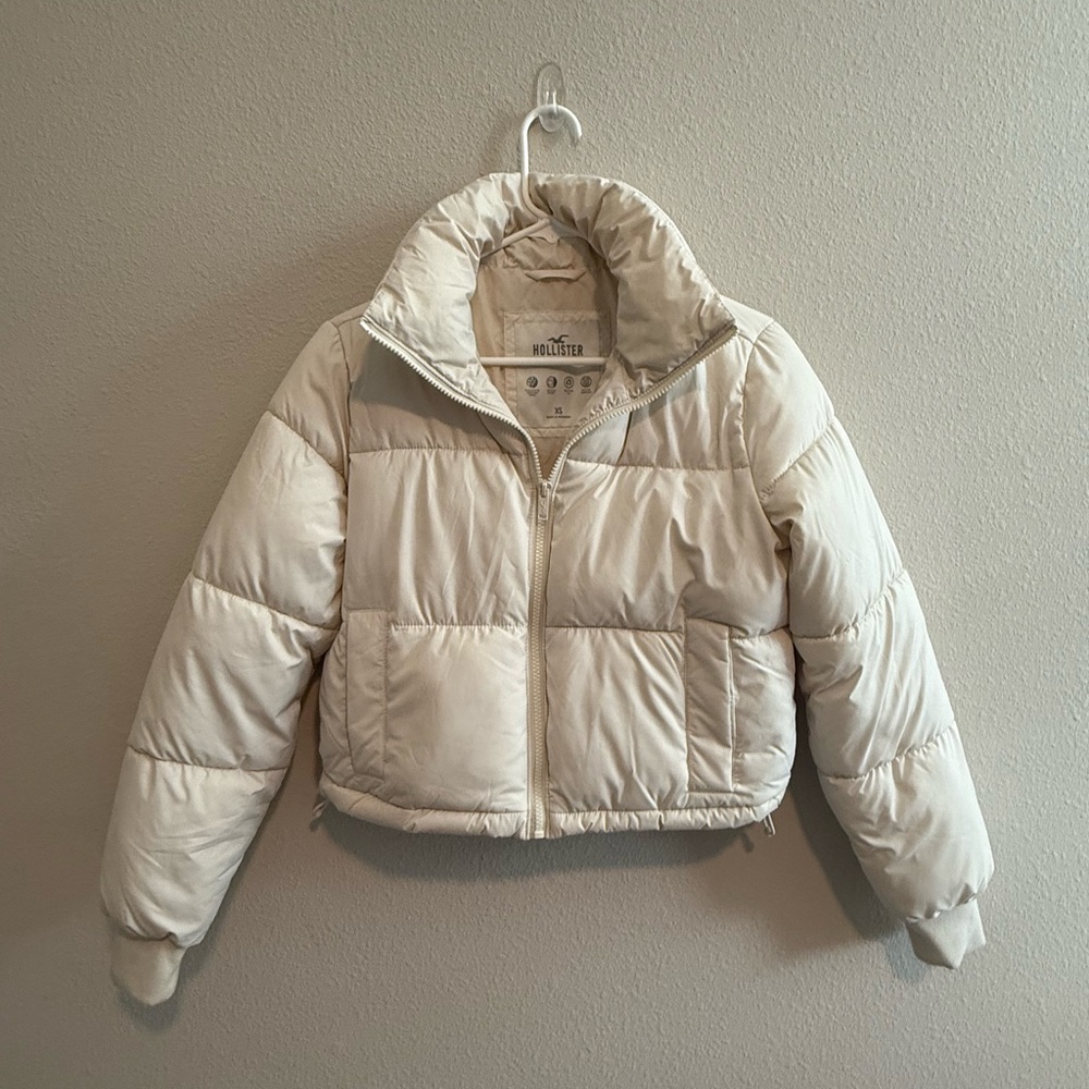 Hollister Cream Puffer Jacket